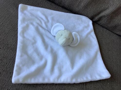 Primark olifant knuffeldoekje lapje wit velours  7,50 euro, Kinderen en Baby's, Speelgoed | Knuffels en Pluche, Zo goed als nieuw