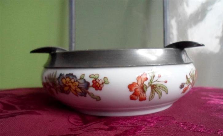 Porseleinen Asbak Chanill limoges., Verzamelen, Rookartikelen, Aanstekers en Luciferdoosjes, Zo goed als nieuw, Asbak, Ophalen of Verzenden