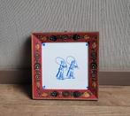 Oude tegel 2 kinderen met springtouw in rode houten lijst, Antiek en Kunst, Ophalen of Verzenden