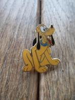 Disney Pluto pin zittend Disneyland 2,5 x 2 cm, Ophalen of Verzenden, Goofy of Pluto, Zo goed als nieuw, Beeldje of Figuurtje