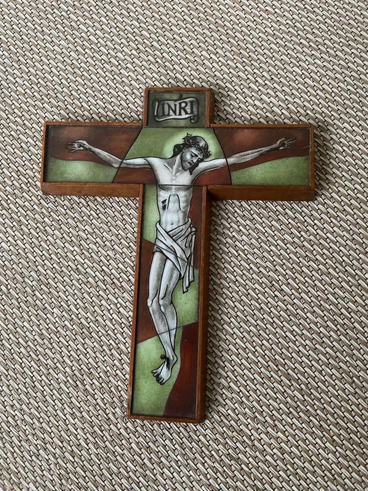 Gebrandschilderd opaline kruisbeeld, Antiek en Kunst, Antiek | Religie, Ophalen of Verzenden