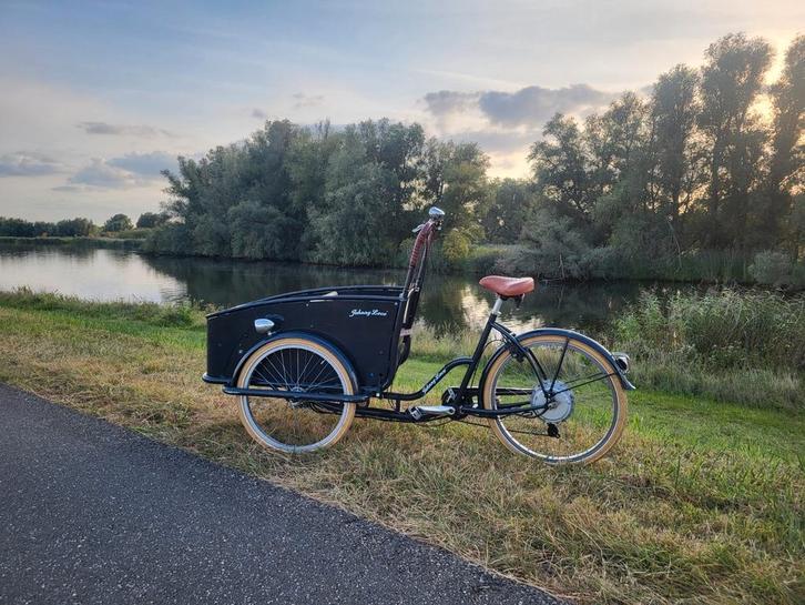 Johnny Locco elektrische bakfiets met 2 bankjes, Fietsen en Brommers, Fietsen | Bakfietsen, Gebruikt, Johnny Loco, 4 kinderen of meer