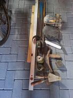 Straatmakers geŕeedschap, Ophalen