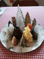 Bord met 16 kerstbomen grootste 24 cm, Diversen, Kerst, Ophalen of Verzenden, Zo goed als nieuw