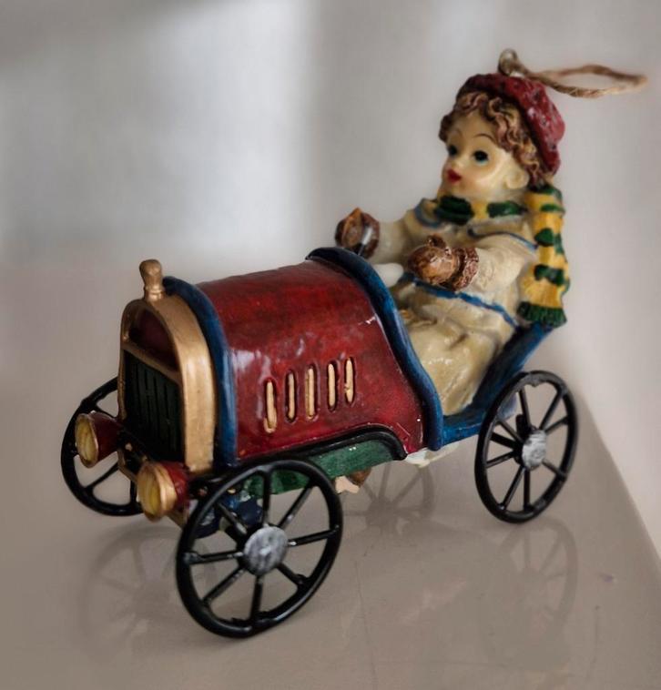 Kerstfiguur Kind in Auto, Diversen, Kerst, Ophalen of Verzenden