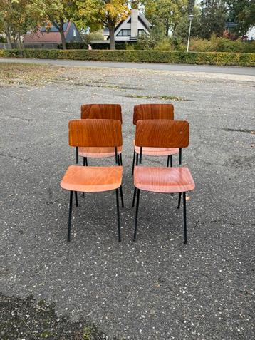 Schoolstoelen vintage retro horeca café (12 beschikbaar) beschikbaar voor biedingen