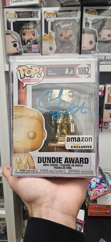 Funko Pop Dundie Award #1062 Signed, Hobby en Vrije tijd, Verzamelkaartspellen | Pokémon, Zo goed als nieuw, Ophalen of Verzenden