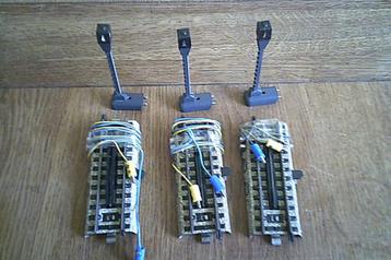Marklin M-rails 3x Ontkoppelrail 5112 + 3x Mast nr. 5113 beschikbaar voor biedingen