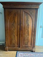 Antieke kast met veel opbergruimte, Ophalen