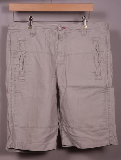 Beige Levi's bermuda, mt. 32, Kleding | Heren, Broeken en Pantalons, Gedragen, Maat 52/54 (L), Beige, Ophalen of Verzenden