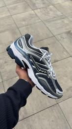 Saucony Omni 9 Navy 42, Blauw, Nieuw, Ophalen of Verzenden, Sneakers of Gympen