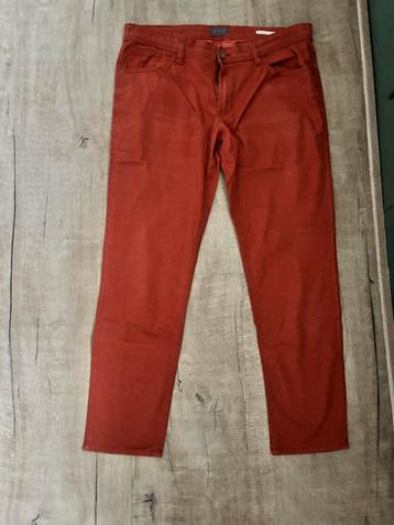 Broek beschikbaar voor biedingen