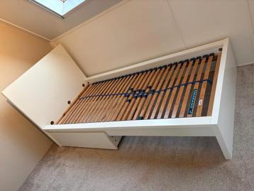 Ikea Malm eenpersoons bed met lades - afbeelding 1