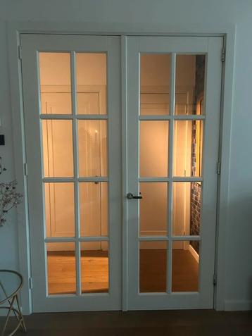 Binnendeuren, (hardhout) met acht glazen ramen per deur. beschikbaar voor biedingen