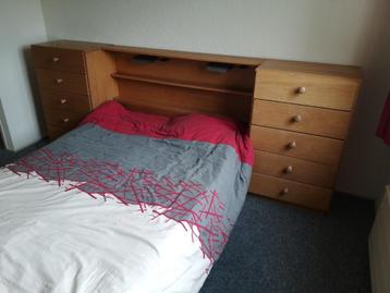 2 persoons eiken houten bed + planken (zonder lade kasten) beschikbaar voor biedingen