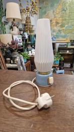 Retro tafellampje lichtblauw met melkglas, Ophalen of Verzenden, Zo goed als nieuw, Glas, Minder dan 50 cm