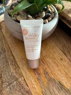 Clarins Milky Boost Cream 02 tester, Ophalen of Verzenden, Zo goed als nieuw, Beige, Gehele gezicht