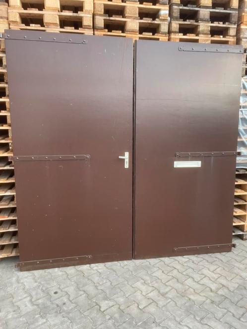 Te koop dubbele garagedeuren tuindeuren schuttingpoort, Doe-het-zelf en Verbouw, Deuren en Horren, Gebruikt, Garagedeur, 200 tot 215 cm