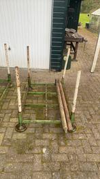 2 tal metalen buizen / palen pallets, Gebruikt, Ophalen