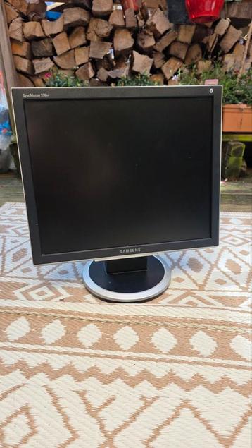 Samsung monitor beschikbaar voor biedingen