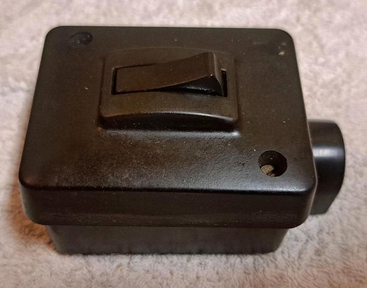 Vintage Bakeliet Schakelaar - Nagekeken, Doe-het-zelf en Verbouw, Elektra en Kabels, Ophalen of Verzenden