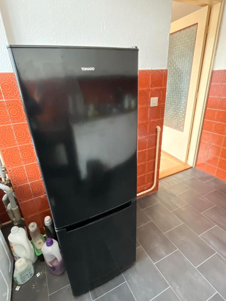Tomado Koel-Vriescombinatie - Zo Goed Als Nieuw!, Witgoed en Apparatuur, Koelkasten en IJskasten, Zo goed als nieuw, Met vriesvak