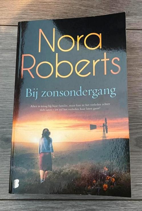 Nora Roberts - Bij zonsondergang nieuw topprijs ! !, Boeken, Chicklit, Gelezen, Ophalen