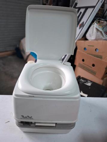Draagbaar chemisch toilet beschikbaar voor biedingen