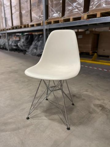 Vitra - EFC DSR Fiberglass Side Chair beschikbaar voor biedingen