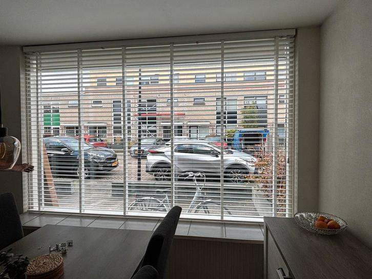 Houten (Echt Hout!)Jaloezieën op maat alle kleuren leverbaar, Huis en Inrichting, Stoffering | Gordijnen en Lamellen, Nieuw, 150 tot 200 cm