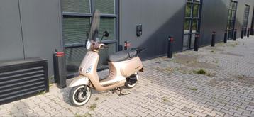 Vespa look sourini r special limited met maar 4000km beschikbaar voor biedingen