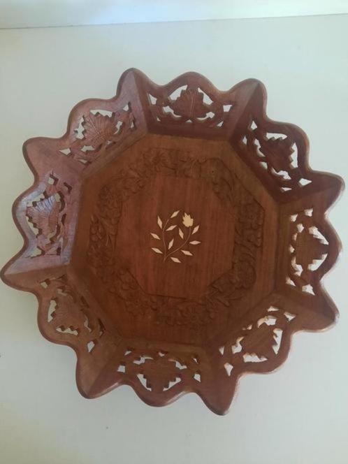 Houten schaal / dienblad uit India - houtsnijwerk, Huis en Inrichting, Woonaccessoires | Schalen en Manden, Zo goed als nieuw