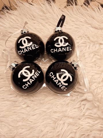 Kerstballen Armani Prada Louis vuitton Dior Chanel kerst  beschikbaar voor biedingen