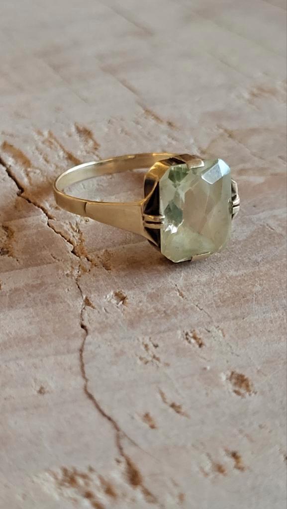 Gouden ring met groene edelsteen, Sieraden, Tassen en Uiterlijk, Ringen, Gebruikt, Dame of Heer, 19 tot 20, Groen, Goud, Met edelsteen