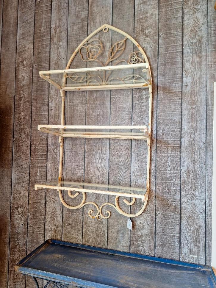 Brocante wandkastjes met glazen plankjes in goede staat, Huis en Inrichting, Woonaccessoires | Wandplanken en Boekenplanken, Gebruikt