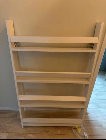 Wit Boekenrek met Bevestigingsmateriaal