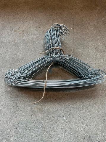 1300 draadhangers stomerijhangers winkelinventaris kinderen beschikbaar voor biedingen