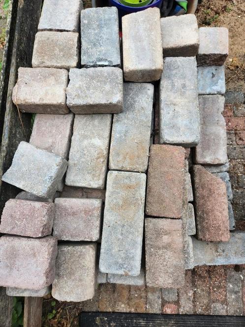 Betonnen klinkers in Waal formaat ca 70 stuks heel en half, Tuin en Terras, Tegels en Klinkers, Zo goed als nieuw, Klinkers, Beton