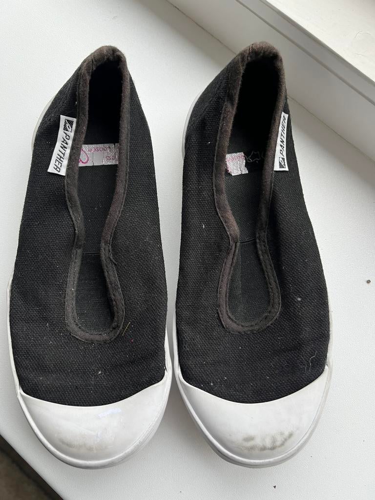 Zwarte gymschoenen panther maat 29/30, Sport en Fitness, Gebruikt, Zwart, Turnschoenen, Kindermaat 122 t/m 140