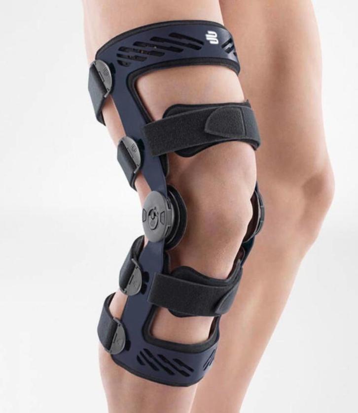 Kniebrace Bauerfeind SecuTec Genu Rigide - RECHTS maat 4, Diversen, Braces, Zo goed als nieuw, Ophalen of Verzenden
