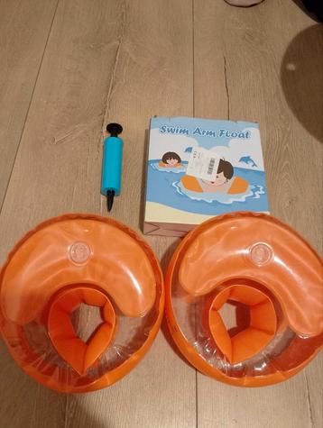 Ronde zwembandjes beschikbaar voor biedingen