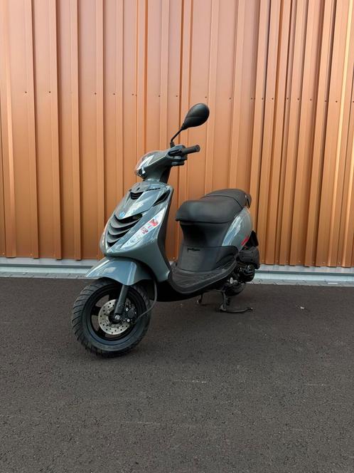 Piaggio zip 4 takt 2018 originele staat, Fietsen en Brommers, Scooters | Piaggio, Zo goed als nieuw, Zip, Maximaal 25 km/u, Benzine