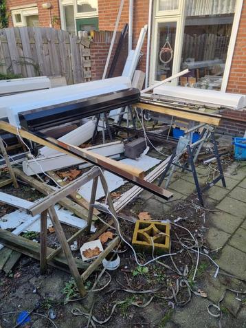 BINNEN 2 NIEUWE ROLLUIKEN BINNEN 1 X ZWART EN 1 X WIT beschikbaar voor biedingen