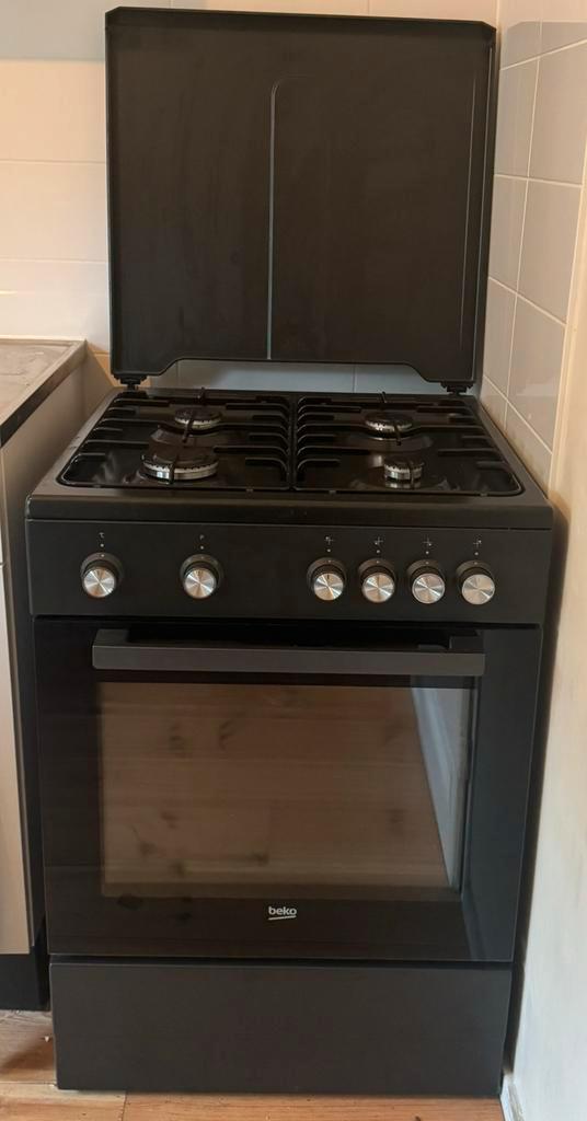 Gasfornuis inclusief oven en gasslang, Witgoed en Apparatuur, Fornuizen, Zo goed als nieuw, Vrijstaand, Gas, 4 kookzones, 85 tot 90 cm