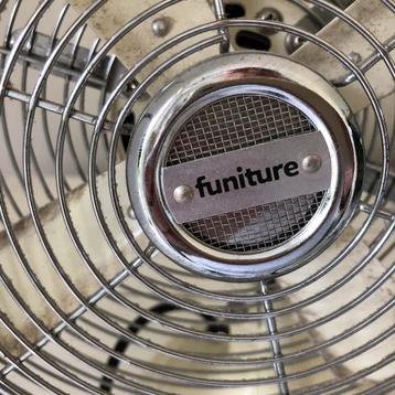 Retro ventilator in creme metaal beschikbaar voor biedingen