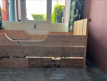 Gratis steiger houten bed met lades beschikbaar voor biedingen