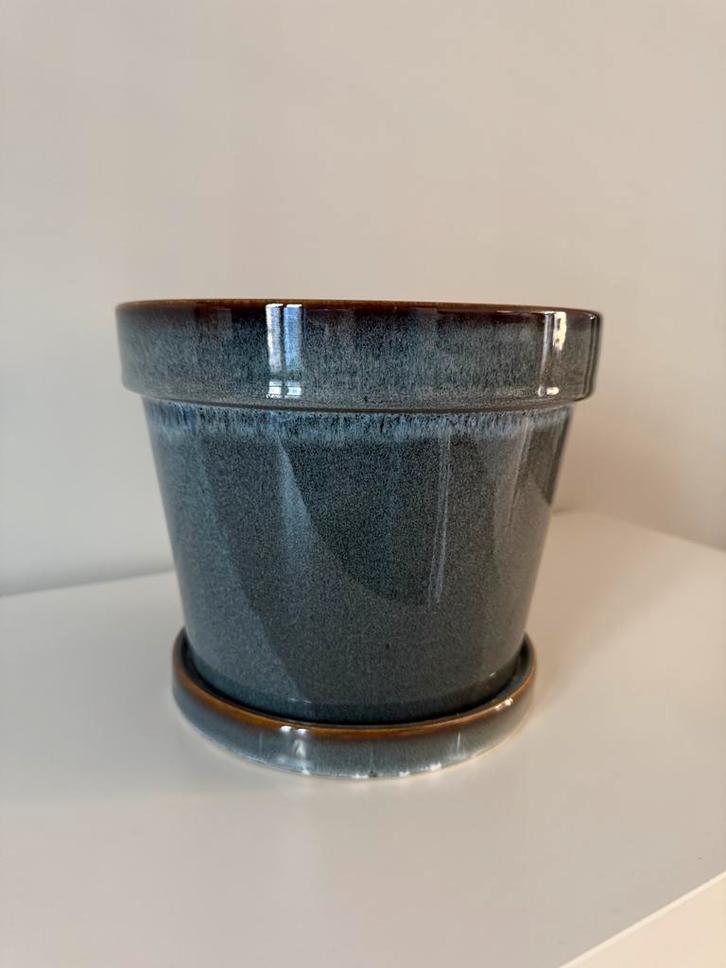 Mooie keramieken bloempot met schotel, Tuin en Terras, Bloempotten, Zo goed als nieuw, Aardewerk, Binnen, Minder dan 40 cm, Minder dan 25 cm