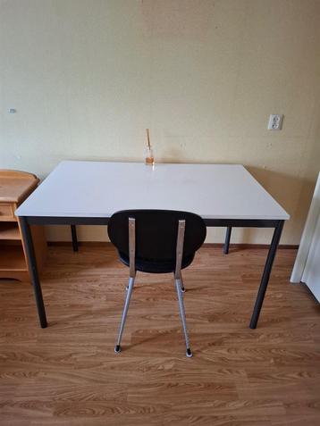 Te koop meubels elektronicaophalen in Spijkenisse 24-10-2025 beschikbaar voor biedingen