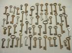 Tekoop,Verzameling Oude antieke sleutels /verschilende, Ophalen