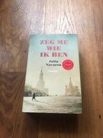 Zeg me wie ik ben - Julia Navarro, Boeken, Gelezen, Ophalen of Verzenden, Nederland